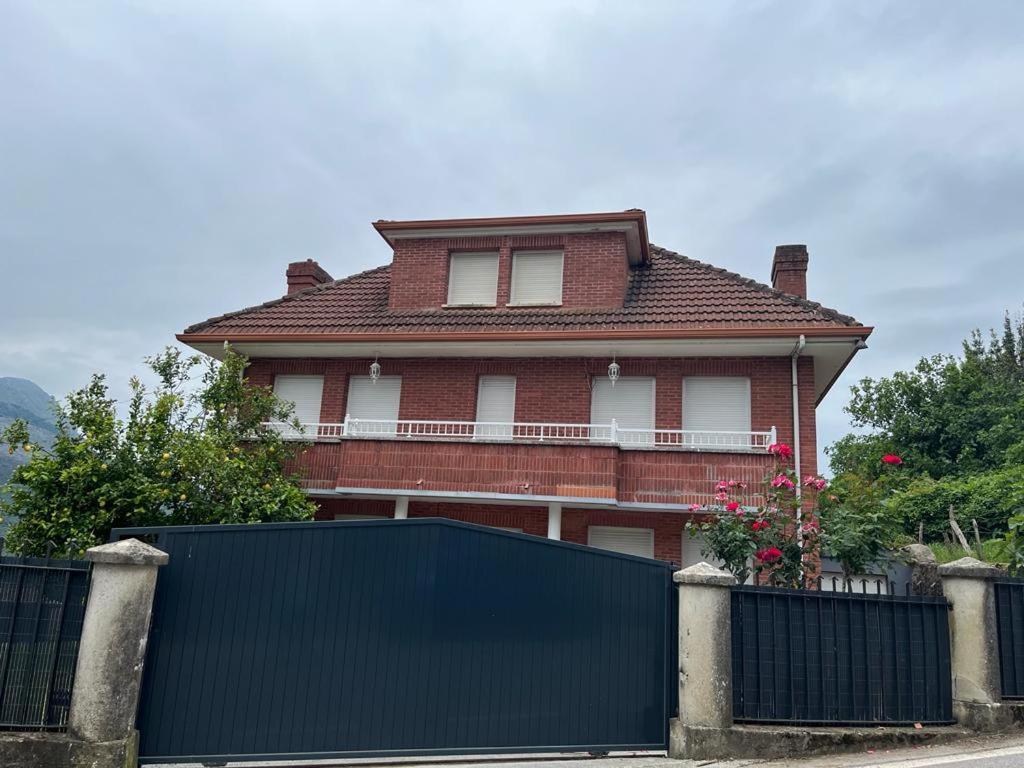 Vila Casamentera Mentera Barruelo Exteriér fotografie